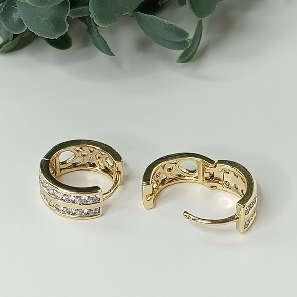 Elegant Gold and Silver Hoop Earrings - Picture 5 of 12